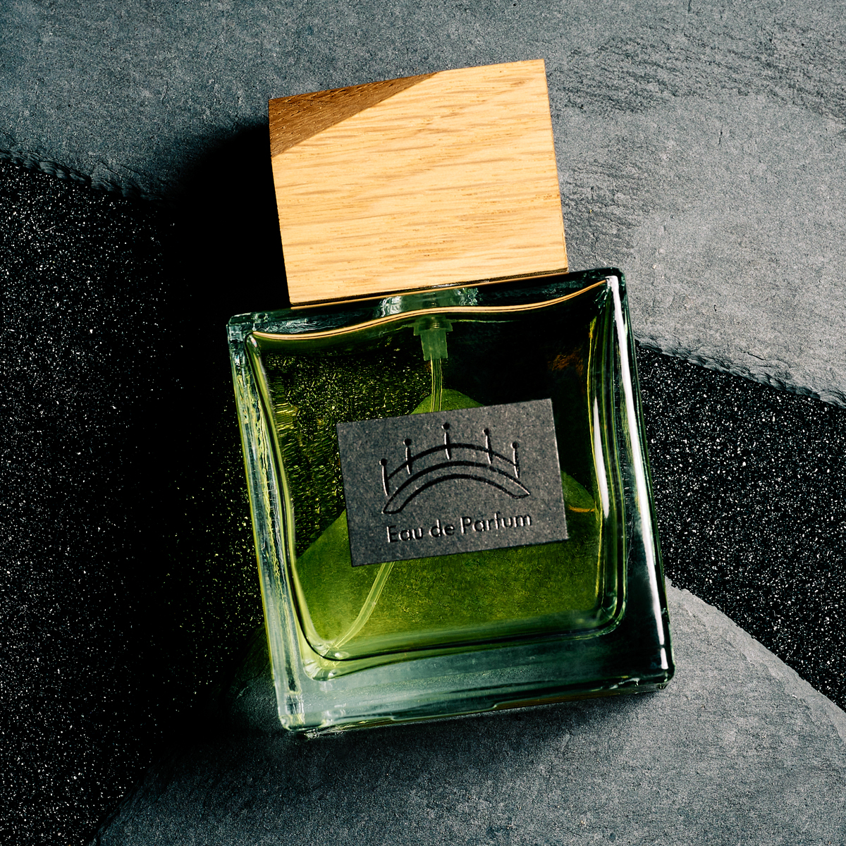 Dark Honey & Tobacco 100ml Eau de Parfum with smoky tobacco, honey and amber notes