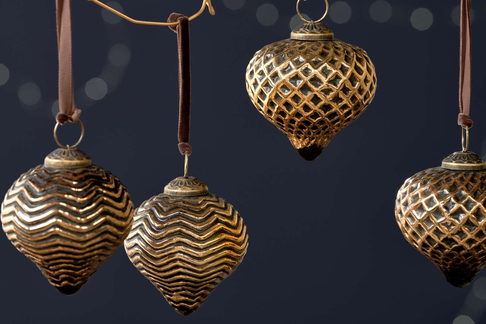 Varu Baubles - Black & Gold - (Set of 4)