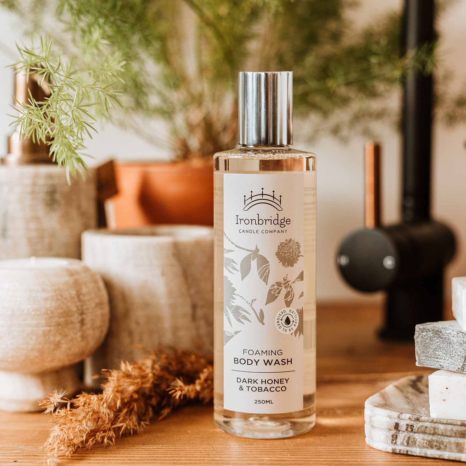 250ml Dark Honey & Tobacco foaming body wash with Aloe Vera and natural cleansing ingredients