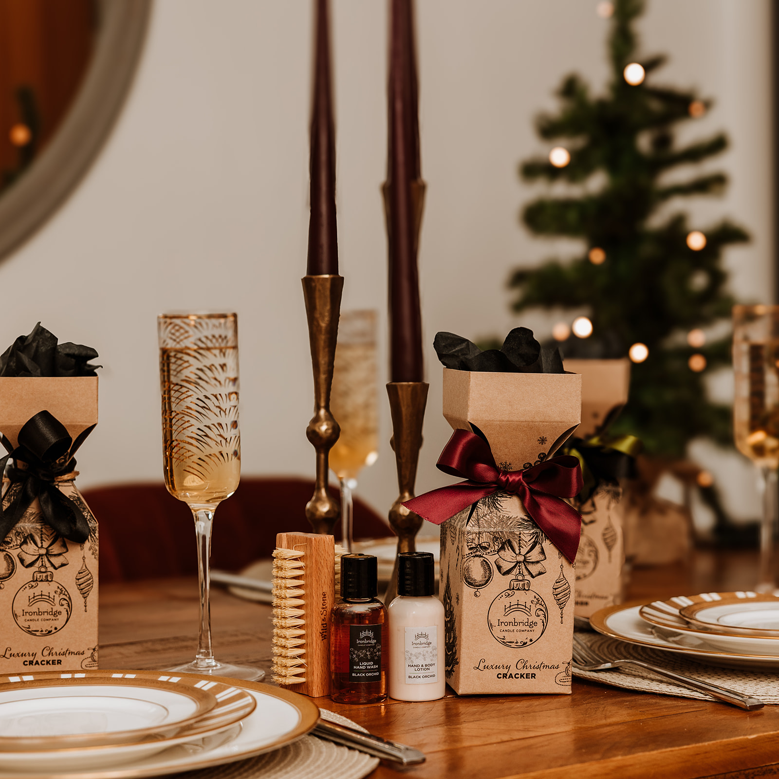 Black Orchid Luxury Christmas Cracker - Table Setting