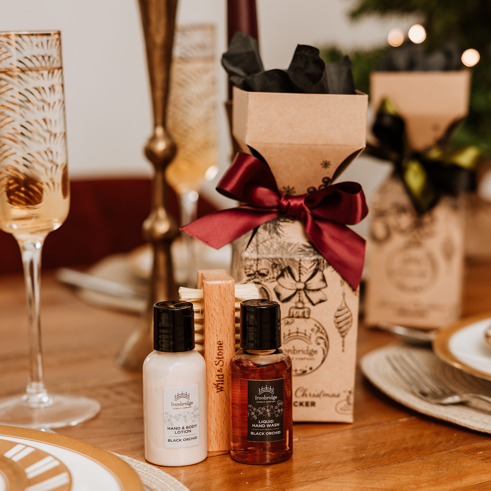 Black Orchid Luxury Christmas Cracker - Table Setting