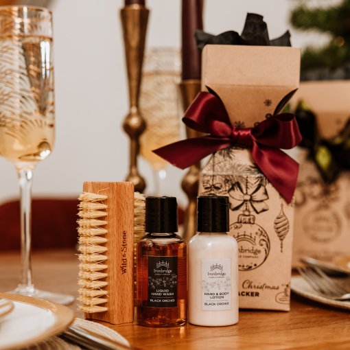 Black Orchid Luxury Christmas Cracker - Table Setting