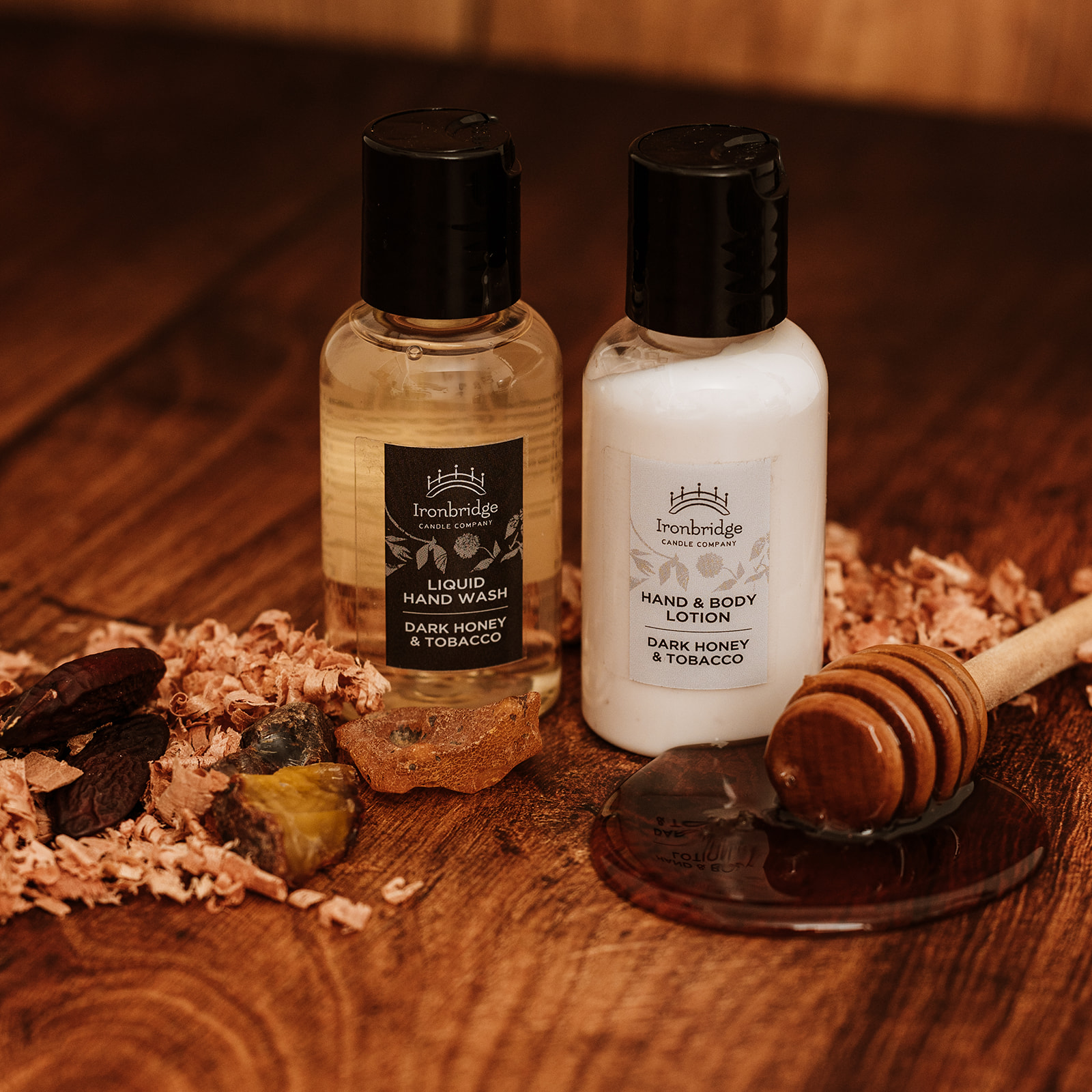 Luxury Christmas Cracker - Dark Honey & Tobacco Contents