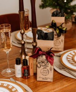 Black Orchid Luxury Christmas Cracker Table Setting