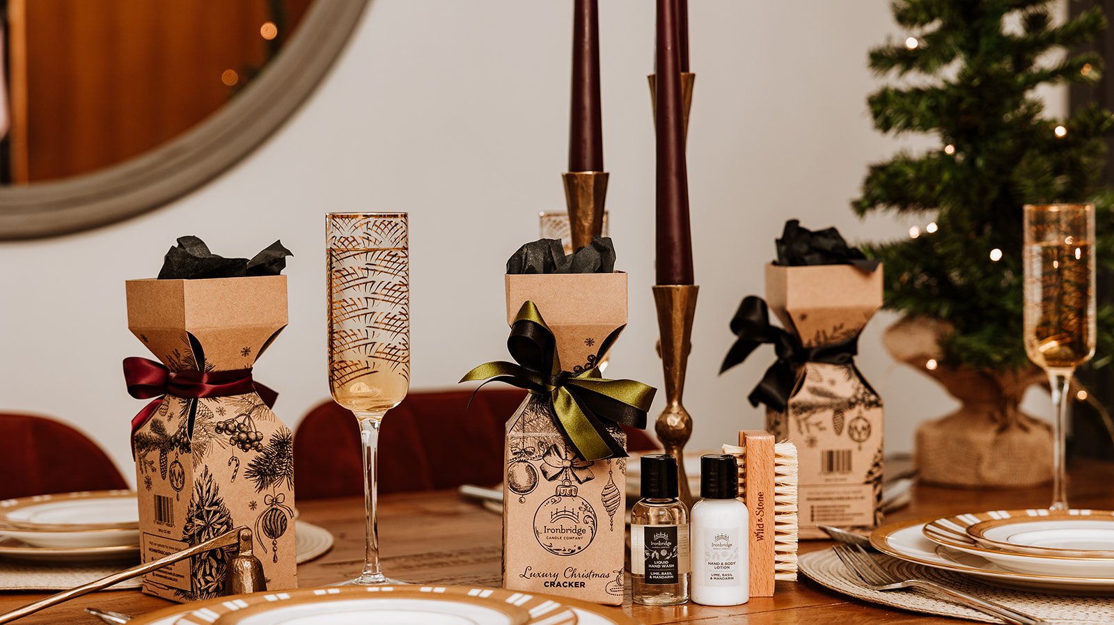 Christmas Cracker Table Setting Landscape
