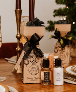 Luxury Christmas Cracker - Dark Honey & Tobacco Table Setting